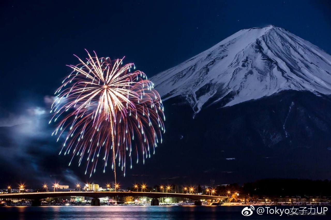河口湖烟火大会是河口湖夏季最具代表性的祭典。4日举行前夜祭