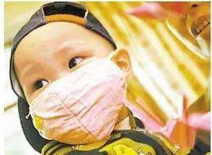 两岁半女娃因频繁发热患白血病,其母哭诉:就不