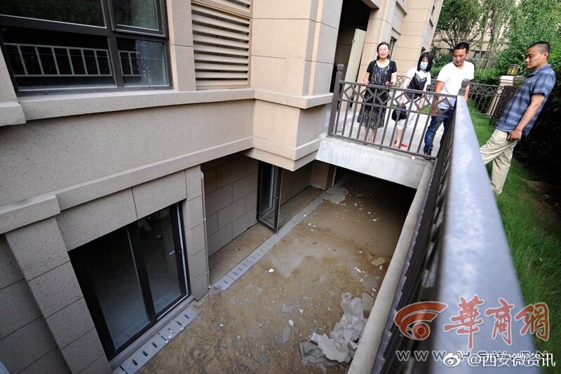 西安中海悦墅14处违建被依法拆除 业主大喊委屈