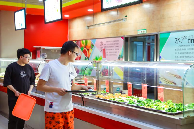 梅西角球等菜名惊现沈阳一大学食堂!居然有