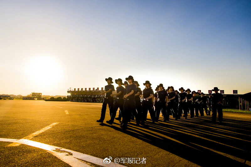 有一种帅,叫做机务兵