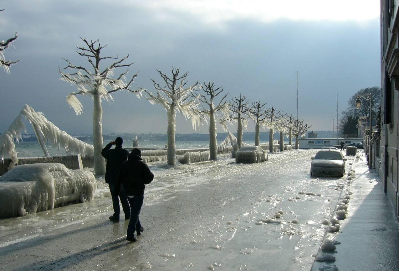 2008年春节大雪灾, 导致半个中国交通瘫痪, 还有多少人记得?