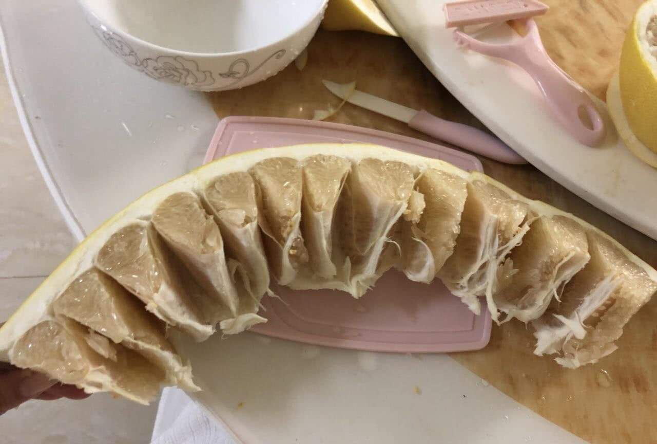 还在为剥柚子烦恼?学会抖音上这个超火技能,只