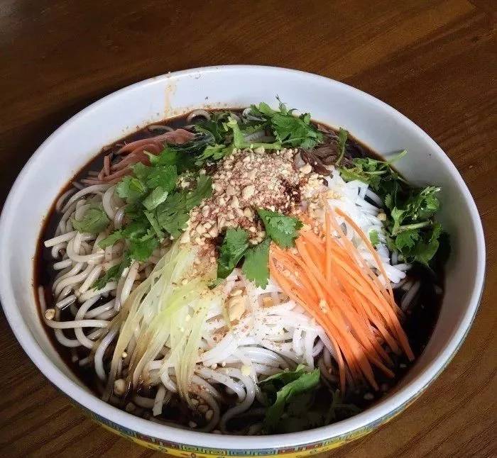 昆明最销魂的30碗凉米线一天一碗一个月不重样
