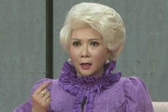 小品女王春晚专业户蔡明老师，座驾果然豪华大气