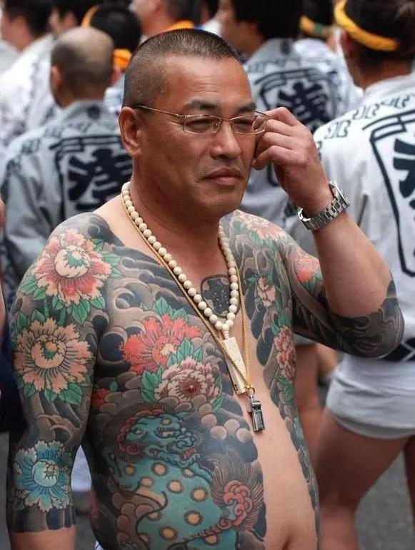 日本黑帮山口组人人爱纹身,龙和虎不是谁都能纹
