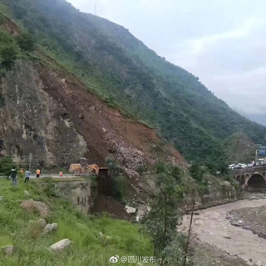 往泸沽湖方向车辆请注意 国道348西昌至盐源段管制