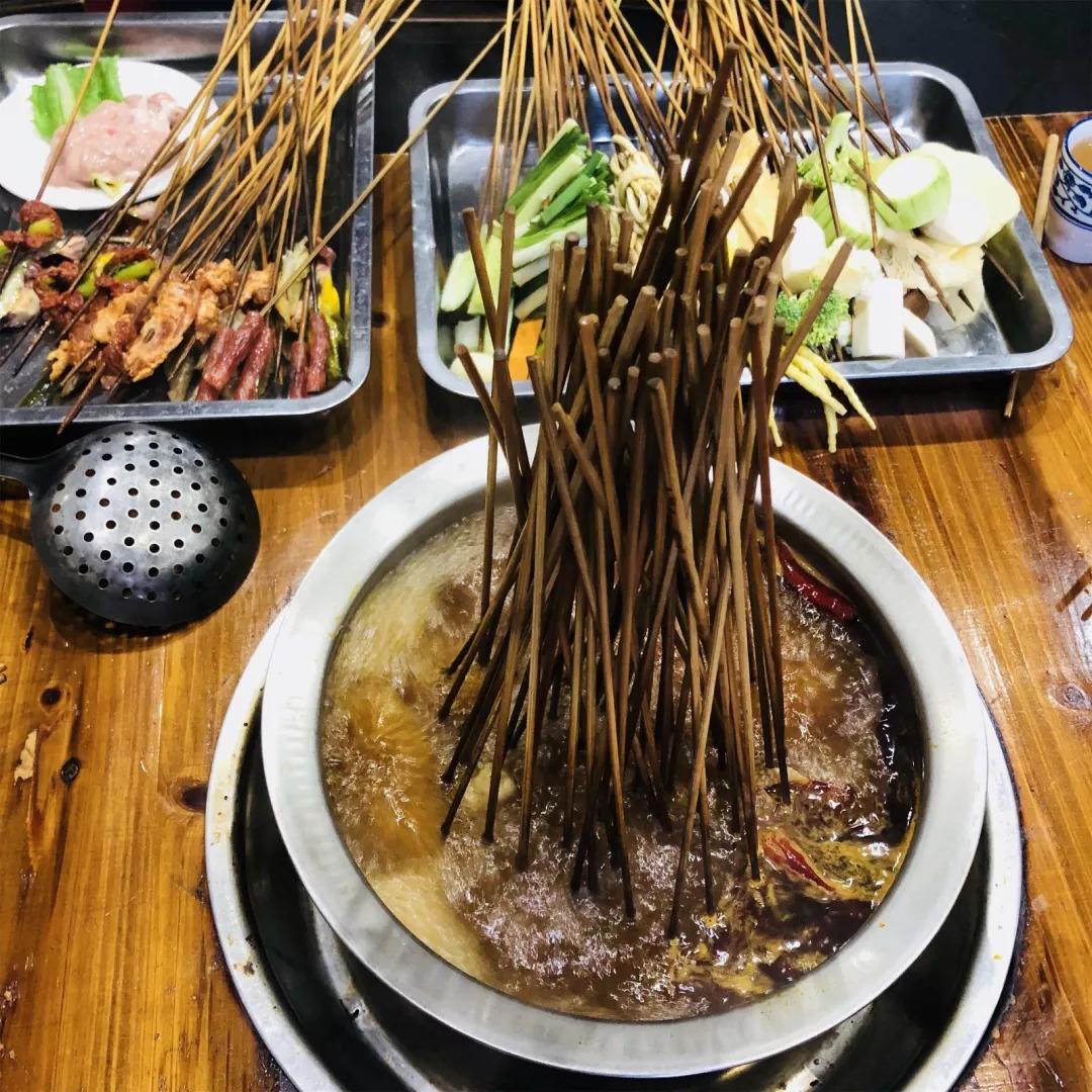 吃完麻辣烫,逛逛这条美食街.南二朱雀美食环路图片