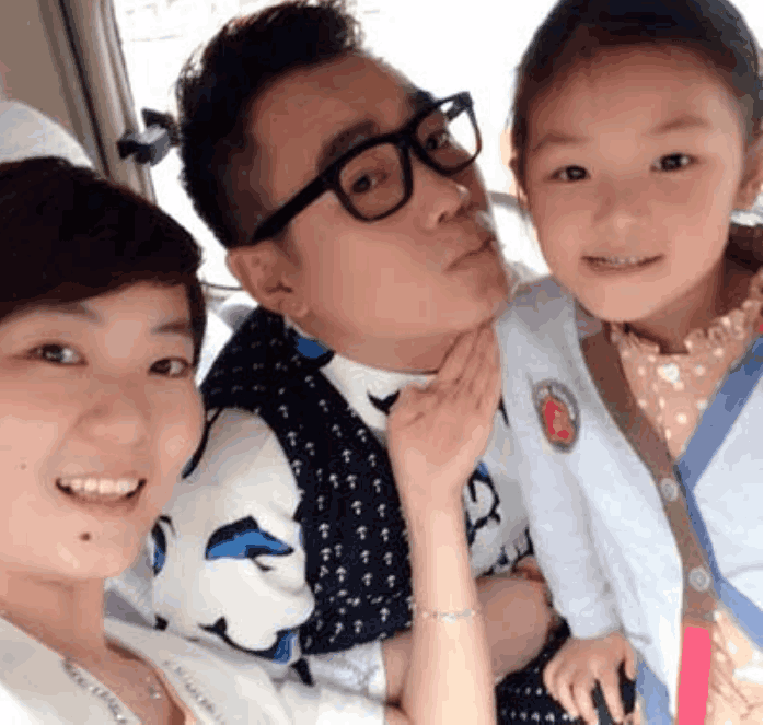 大鹏捧红了柳岩, 妻子从不介意, 低调了12年甘愿做背后的女人