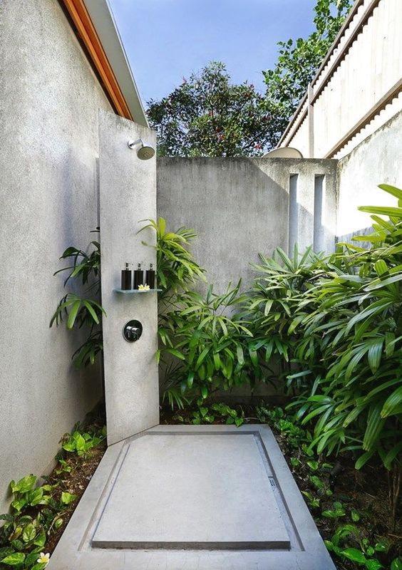 头一次见淋浴房装在庭院里,比装卫生间里时尚多了!废水还能再用