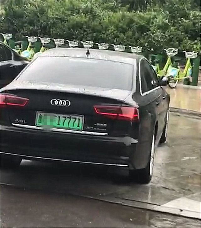 山东首辆奥迪A6新能源现身,车牌是绿色,数字是连号还很霸气!
