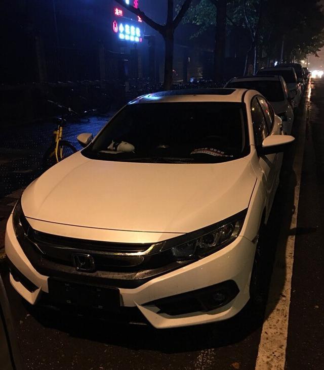 史上最惨思域，刚提的新车停路边，隔天被搞成这样，车主欲哭无泪