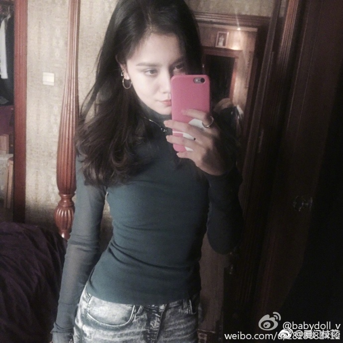 她叫维妮热,98年,厦门大学预科生,身高165cm,