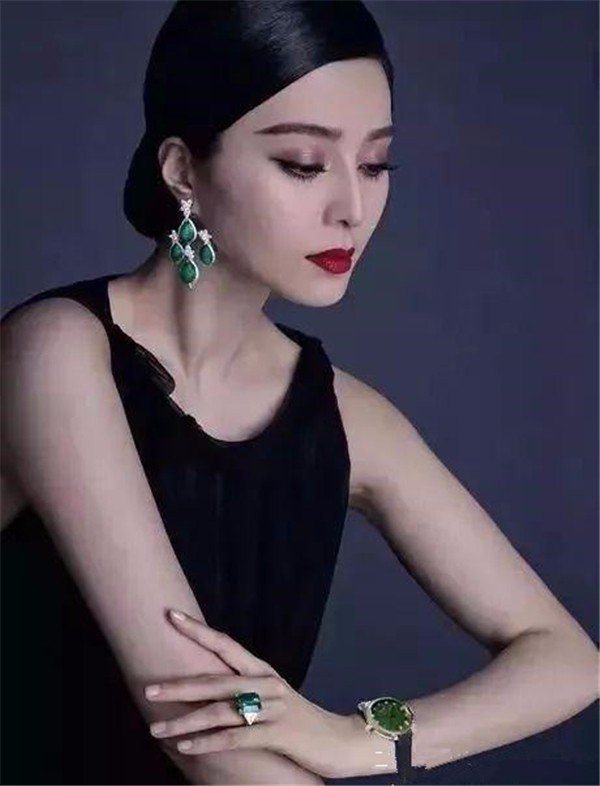 范冰冰被罚8.9亿巨款,卖房41套,翡翠首饰也值几