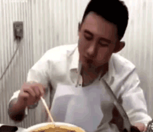 搞笑图:妹妹真会照顾人,每次出差都不忘带卷卫生纸,太