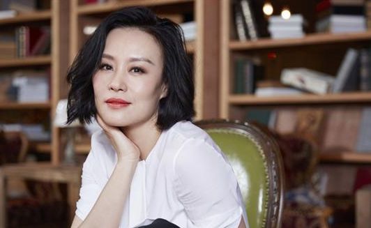 她嫁大11岁外国佬,9次试管婴儿全失败,如今52