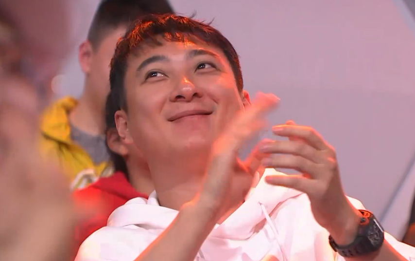 《偶像练习生》林彦俊出道,王思聪笑两次!尤长