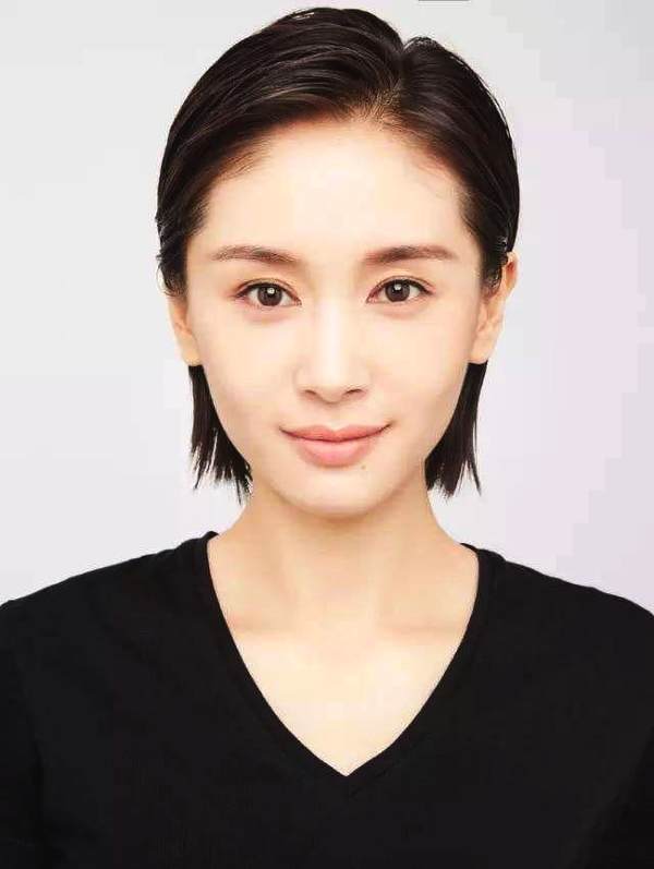 女生做好这3点,拍证件照会很精致!尤其第2个,不输大明星