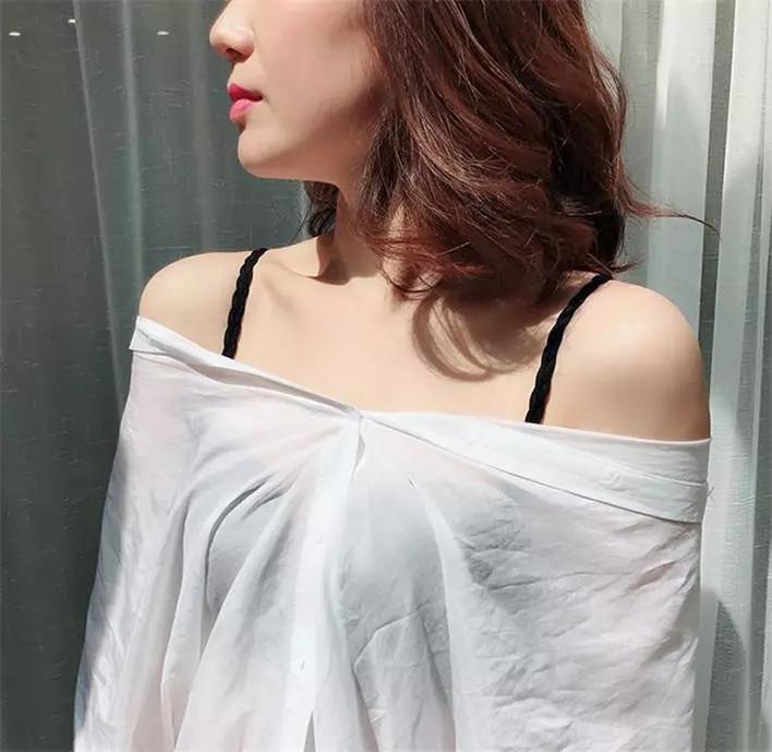 女人忘穿内衣_只穿内衣的女人图片