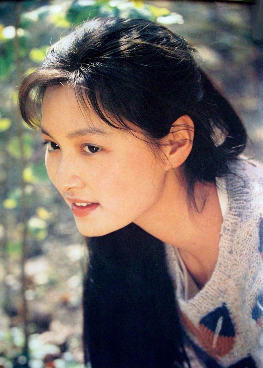 八十年代女影星殷亭如:再土的衣服也遮不住她天然洋气