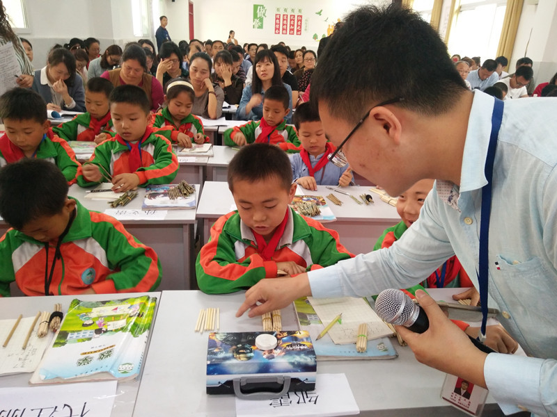 四川:纳溪区开展国培计划(2017)小学数学线下