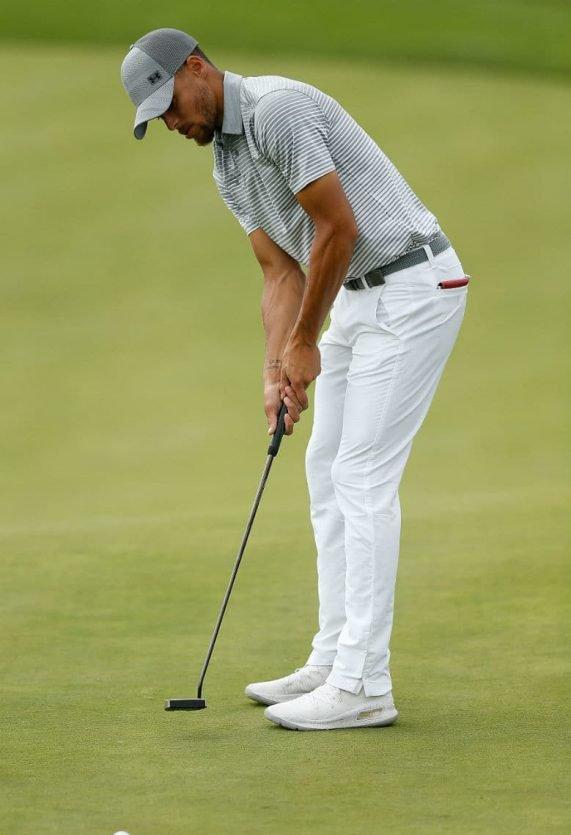 打高尔夫不忘新战靴,库里上脚 Curry 4 Low新配