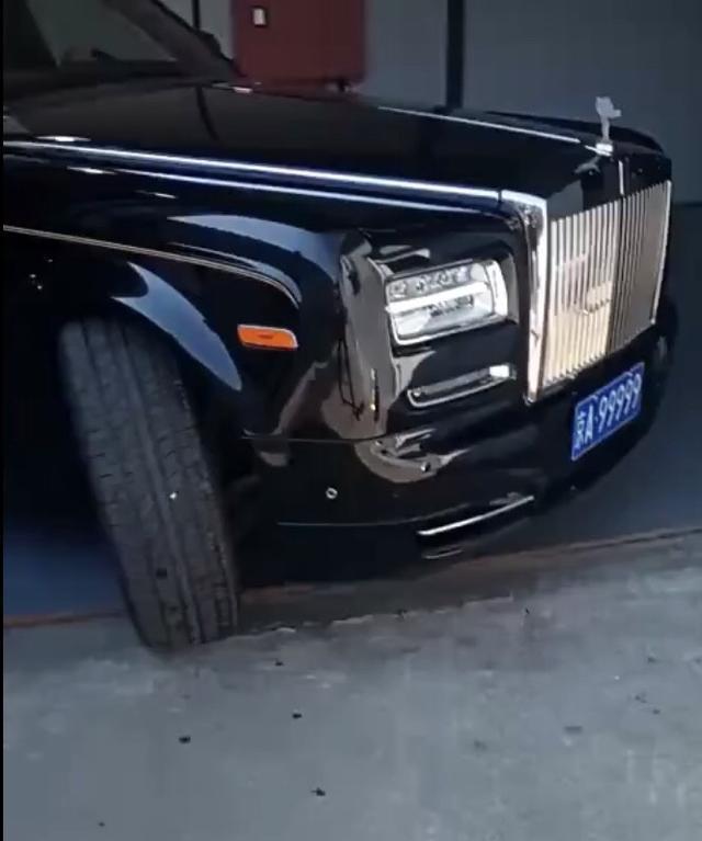 街拍劳斯莱斯幻影,车牌照京a99999,绝对是全北京最霸气的