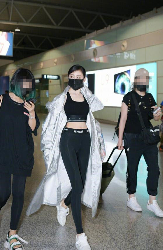 张天爱太历害了一条瑜伽裤腿就长到逆天这是要逼死鲁班