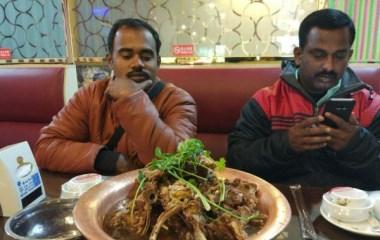 两个印度人来中国一周,感叹回去后还怎么适应