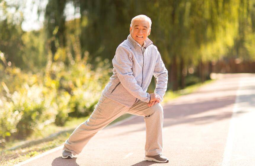 颈椎病,腰椎痛?北大一附院主任教你三招,招招