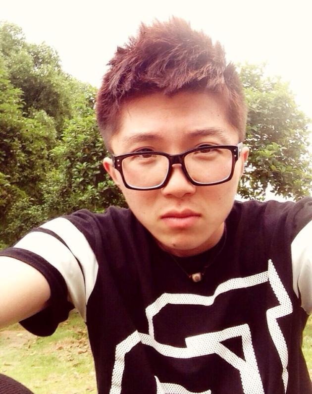 巨星毛不易最瘦照片公布,十分沧桑,网友:胖加歌声,逆袭成功!