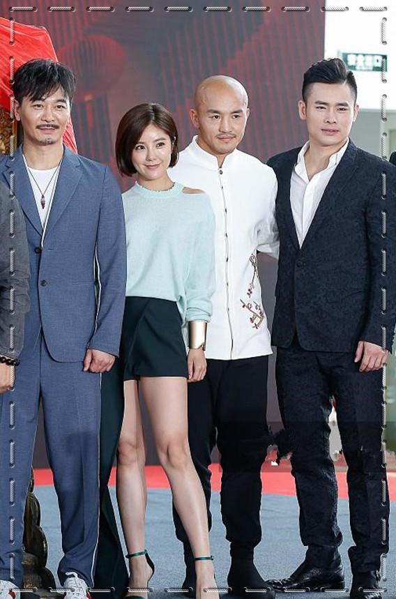 赵奕欢豁出去了!穿短裤大玩单膝跪地,网友:这腿