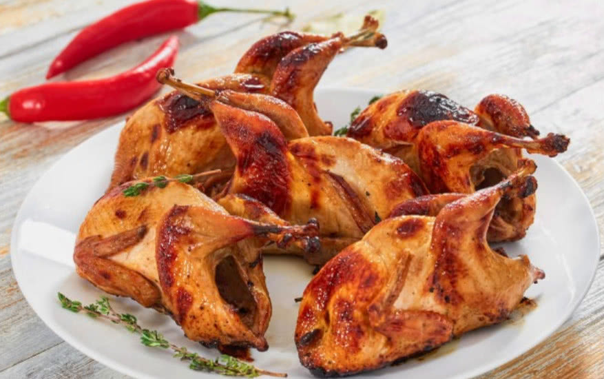 大学生毕业创业卖油炸鹌鹑,10元一个,点睛之笔