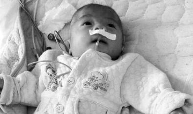 半岁宝宝半夜哭闹不止妈妈没在意, 结果宝宝的