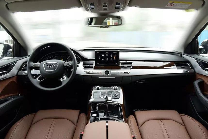 当年百万豪车如今60多万就能买 这辆奥迪令奔驰宝马蒙圈