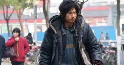 “犀利哥”走红8年后，早已变成“中年大叔”，你对他还有印象吗