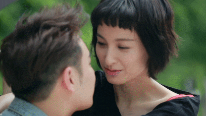 刚进军时尚圈的吴昕机场秀穿出