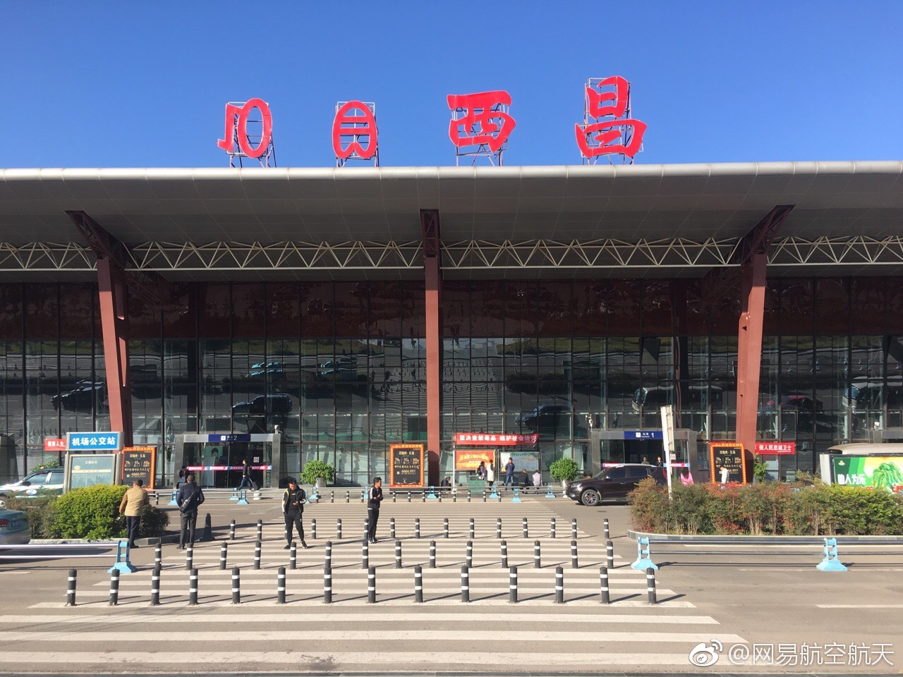 打卡西昌青山机场,正南北向跑道,三个廊桥的修真机场