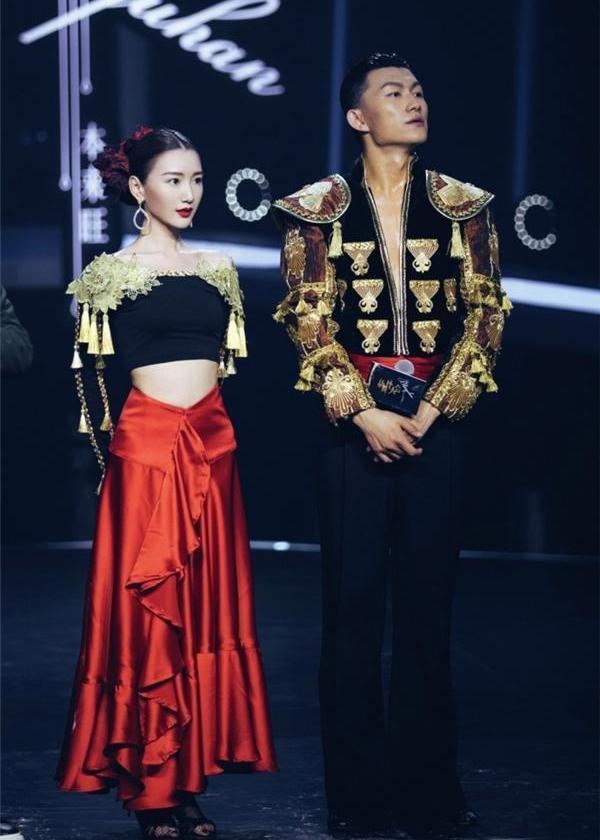 毛晓彤挑战斗牛舞,热辣斗牛让人热血沸腾,网友