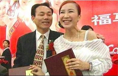 被金主现场占便宜还陪笑的女星:娱乐圈很难!孙