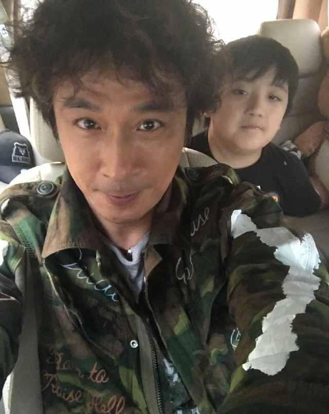 吴镇宇晒老照片, 网友: 果然发型很重要