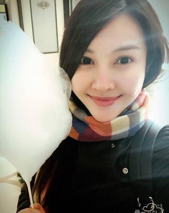 火蓝刀锋中的乌云刘思言烈焰红唇女人味十足