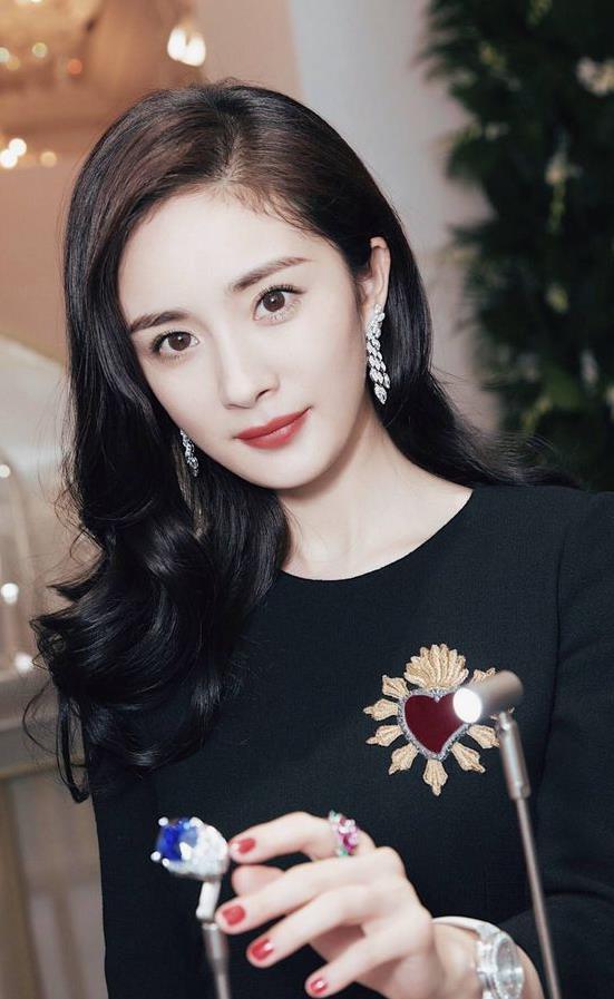 凤九vs陶恒、花千骨vs白浅，女星相似造型两两对决，你站谁？