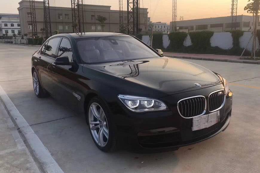 试驾十二缸宝马760Li，车子真是一分价钱一分货