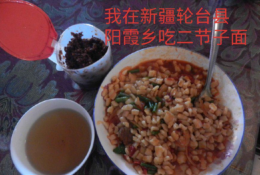 从新疆的库尔勒市到轮台县胡杨林公园沙漠公路的一路风光观赏