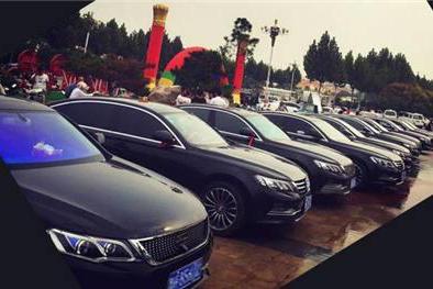 偶遇一批“奥迪”车队，车标是众泰，仔细一看，众车主欲掏钱购买