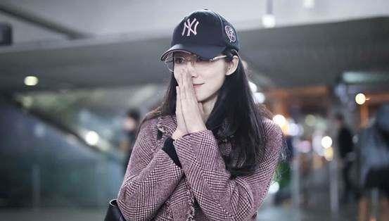 女星爱缝衣服,韩雪:领口太低,缝上!秦岚:这口