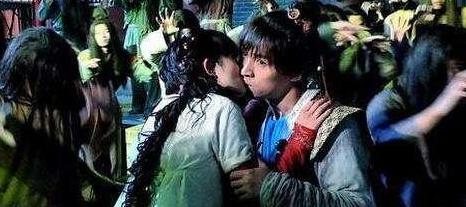 2012年上映的《春娇与志明》堪称杨幂吻的最投入的一场吻戏.