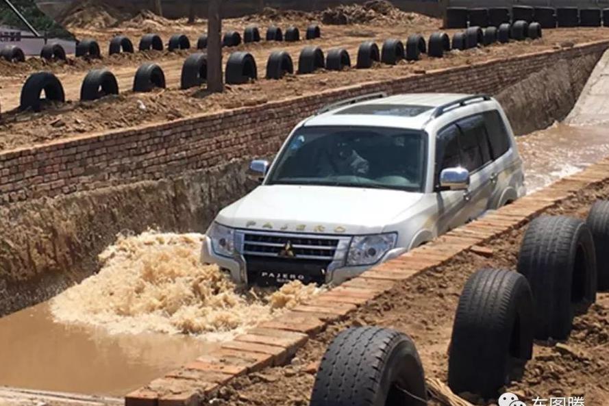 依旧是那只无所不能的“山猫”？试驾2018款帕杰罗全路况SUV