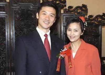 她与丈夫因戏结缘，离婚后为了孩子让人感动，如今51岁却越来越美